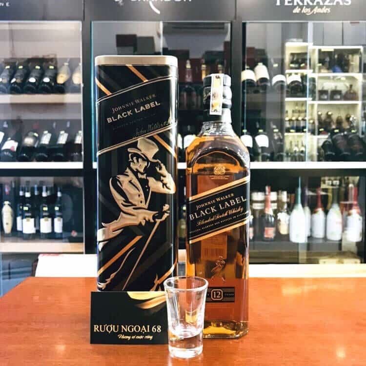 Rượu Johnnie Walker Black Label 12 12 Rượu Johnnie Walker Black Label 12 Hộp Thiếc